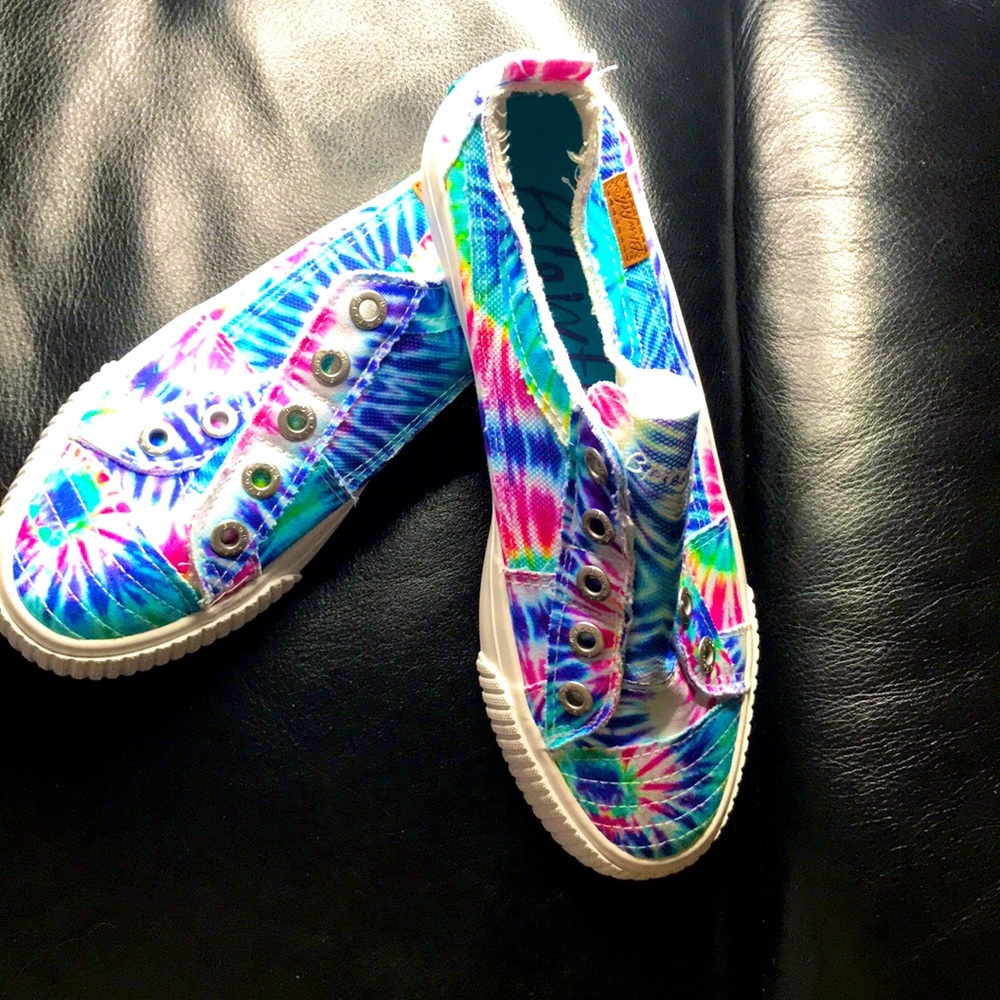 Tie dye rainbow shoes🌈!!